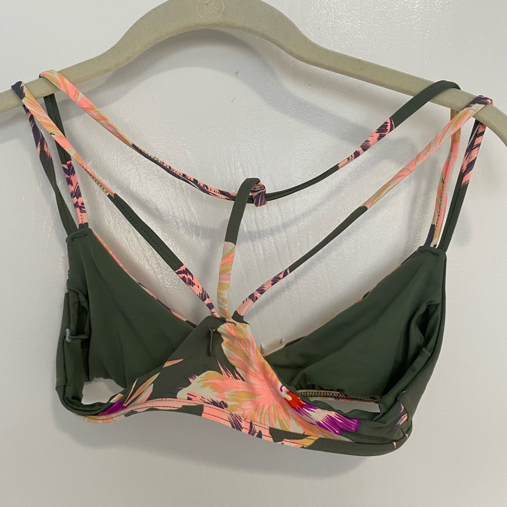 green pattern Roxy bikini top - Picture 3 of 4